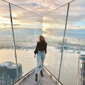 Light wash Madewell Jeans- the curvy perfect petite!